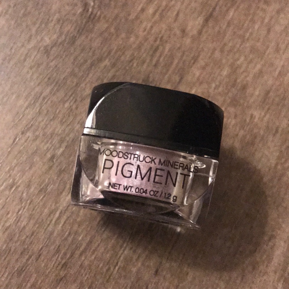 Younique Moonstruck Minerals Pigment - Flirty